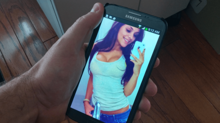 Cop Who Stole Nude Photos From Woman S Cellphone Says It S A Game