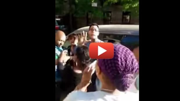 community-prevents-NYPD-from-arresting-young-girl