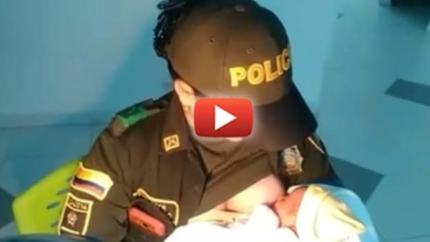police-officer-breastfeeds-a-baby.