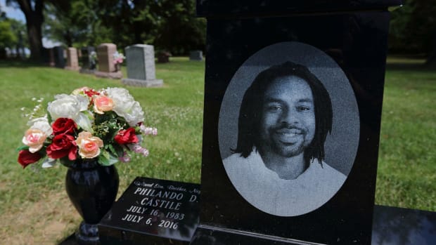 A bouquet of flowers adorns the grave of Philando Castile on the one year anniversary of his death at Calvary Cemetery in St. Louis. David Carson/St. Louis Post-Dispatch via AP, File)