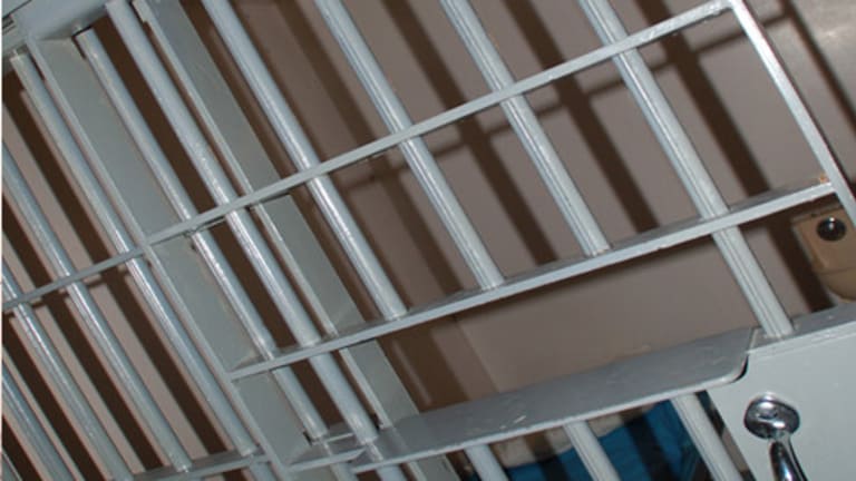 Woman, Arrested for Small Amount of Pot, Dies in Jail After Being Denied Prescriptions by Cops