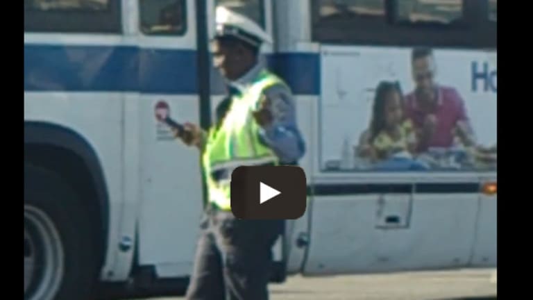 OMG! Is that Cop Texting While Directing Traffic?