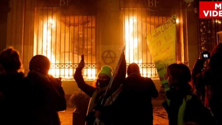 Protesters in Paris Target France's Central Bank — Set It On Fire