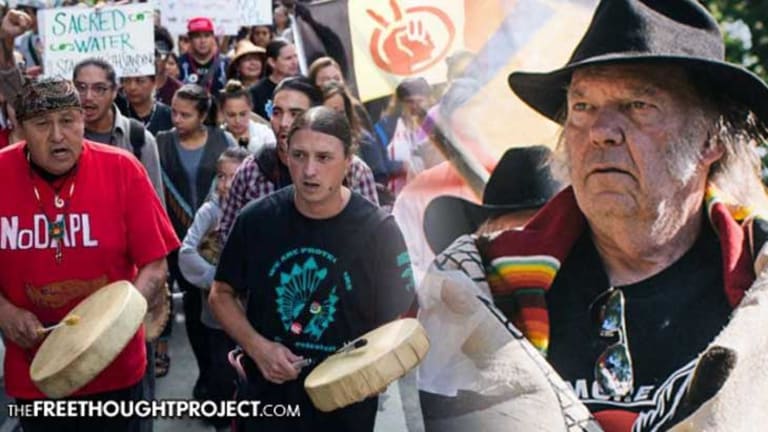 Neil Young Joins Water Protectors at Standing Rock as Obama Admin Mulls Approving Pipeline