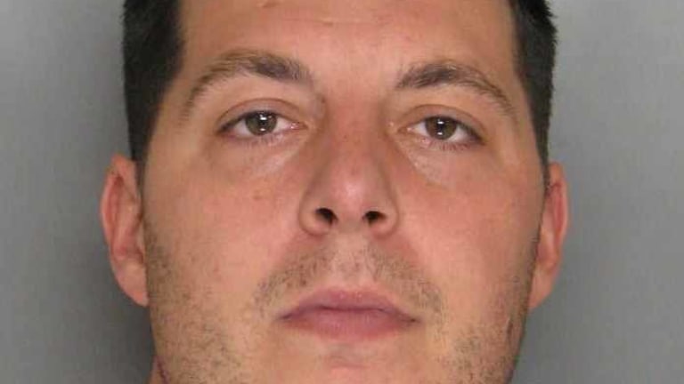 Drug Addicted Cop Arrested After Breaking in Dealer's Door For Oxycodone