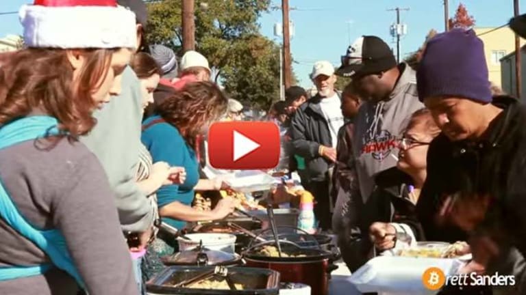 Well-Armed Activists Openly Defy Texas Law to Feed the Homeless - Hundreds Clothed and Fed