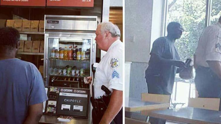 Now That is "Public Service," Chicago Cop Gets Internet Famous After Heartwarming Photo