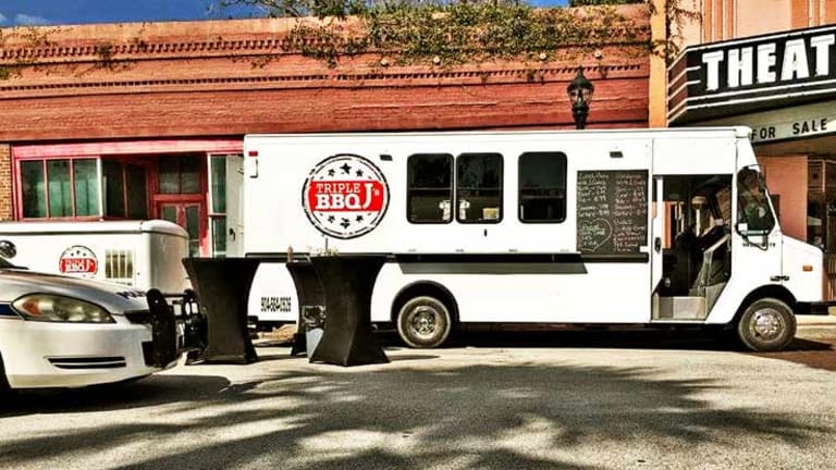 Food Truck Giving Free Food to Hurricane Workers, Kicked Out of Town for Not Having a Permit