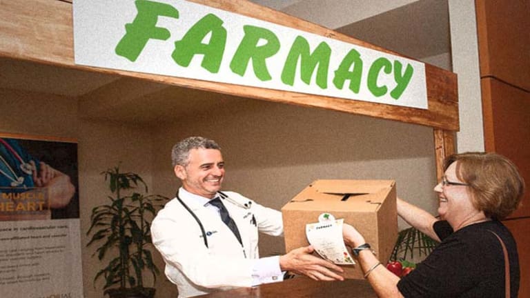 Doctors Open Real Life "Farmacies" -- Treat Patients With Organic Vegetables Instead of Pills