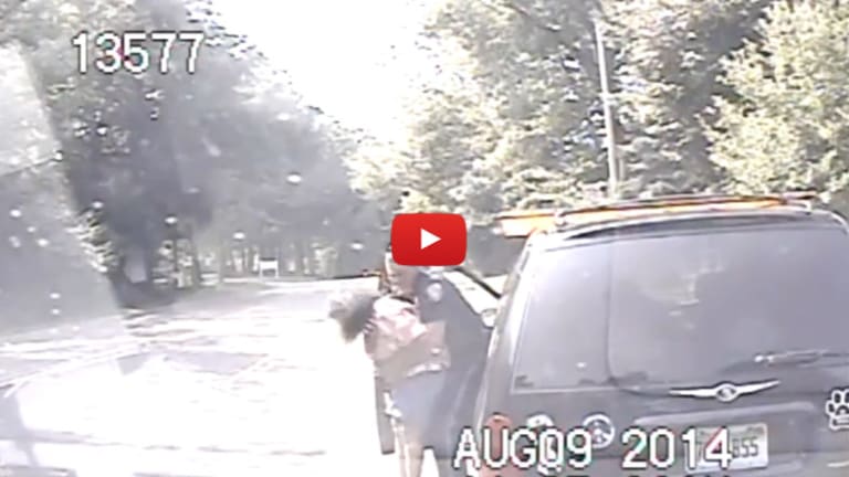 A Cop Pulled Over a Woman for Running A Red Light, What He Did Next Deserves Attention