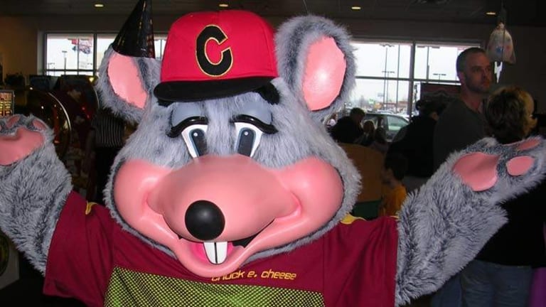 Chuck E. Cheese Forced to Apologize After Police Officer Denied Entry Into Restaurant