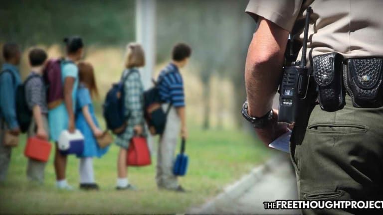 Cop Arrested for Filming Himself Urinate on 12yo Girl at Bus Stop, Attempting to Kidnap Her