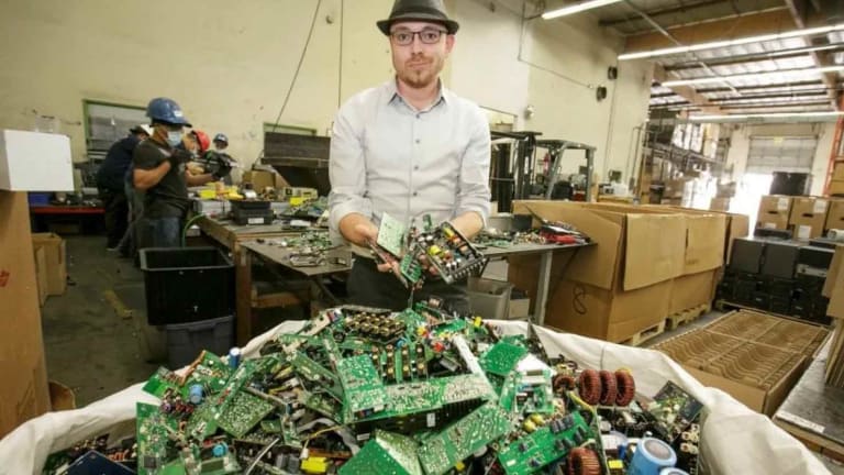 Innovative Engineer Sentenced to Prison for Recycling Old Computers Instead of Trashing Them