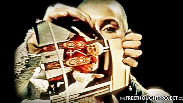In 1992 Sinead O'Connor Tore Up a Photo of the Pope to Expose Priest Child Abuse, No One Listened
