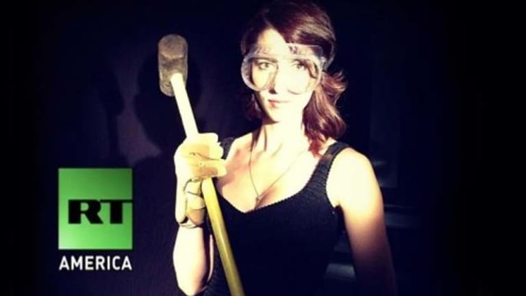 EXCLUSIVE: Abby Martin Exposes Fake News and the Oligarchy Behind It