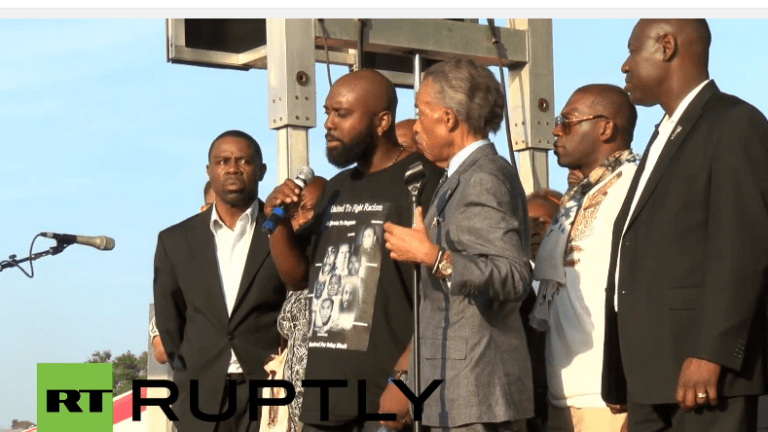 ‘All I want is peace’: Father of slain Ferguson teen tells hundreds rallying against police violence