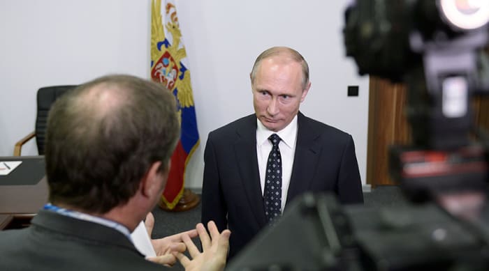 Russian President Vladimir Putin speaks to French journalists during his interview to French TV channel TF1 in the town of Kovrov, Russia's Vladimir Region, October 11, 2016 © Aleksey Nikolsky / Sputnik