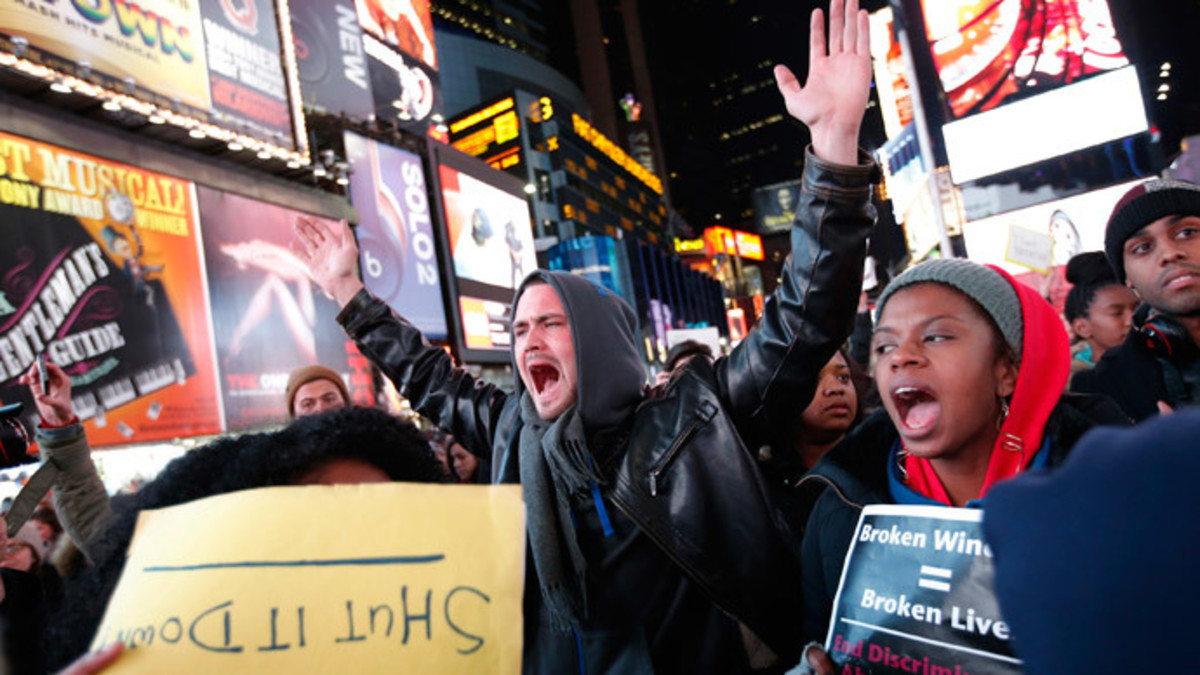 Demonstrators in Times Square protest a grand jury decision not to charge a New York policeman in the chocking death of Eric Garner, in New York December 4, 2014. (Reuters / Mike Segar)