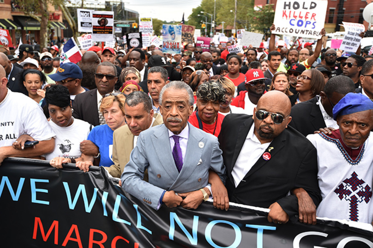 The Reverend Al Sharpton (C) marches with protesters at a rally against police brutality in memory of Eric Garner August 23, 2014 in Staten Island, New York. The New York City medical examiner's office ruled that Garner, the 43-year-old father of six, died from a chokehold and chest compressions while being arrested by the police on July 17, 2014 (AFP Photo / Stan Honda)