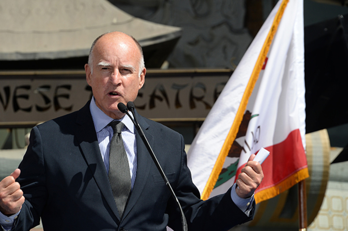 California Governor Jerry Brown (AFP Photo / Robyn Beck)