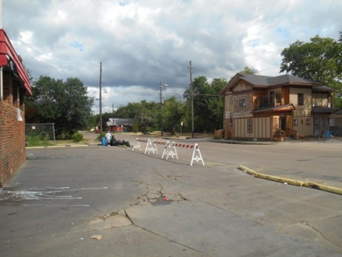 Jim Schutze Police barricades block entrance to the Davenports' car wash, which the city wants to drive out of business.