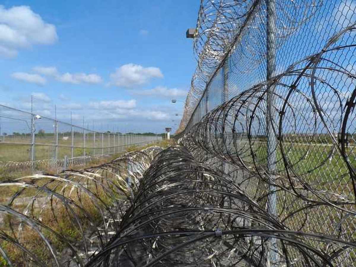  prison fence razor ribbon wire metal fence barbed 