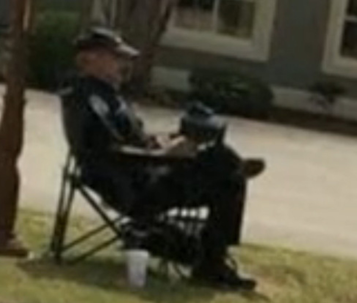 lawn-chair-cop