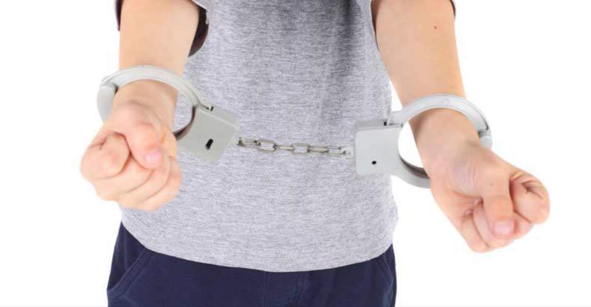 4-year-old-handcuffed-shackled