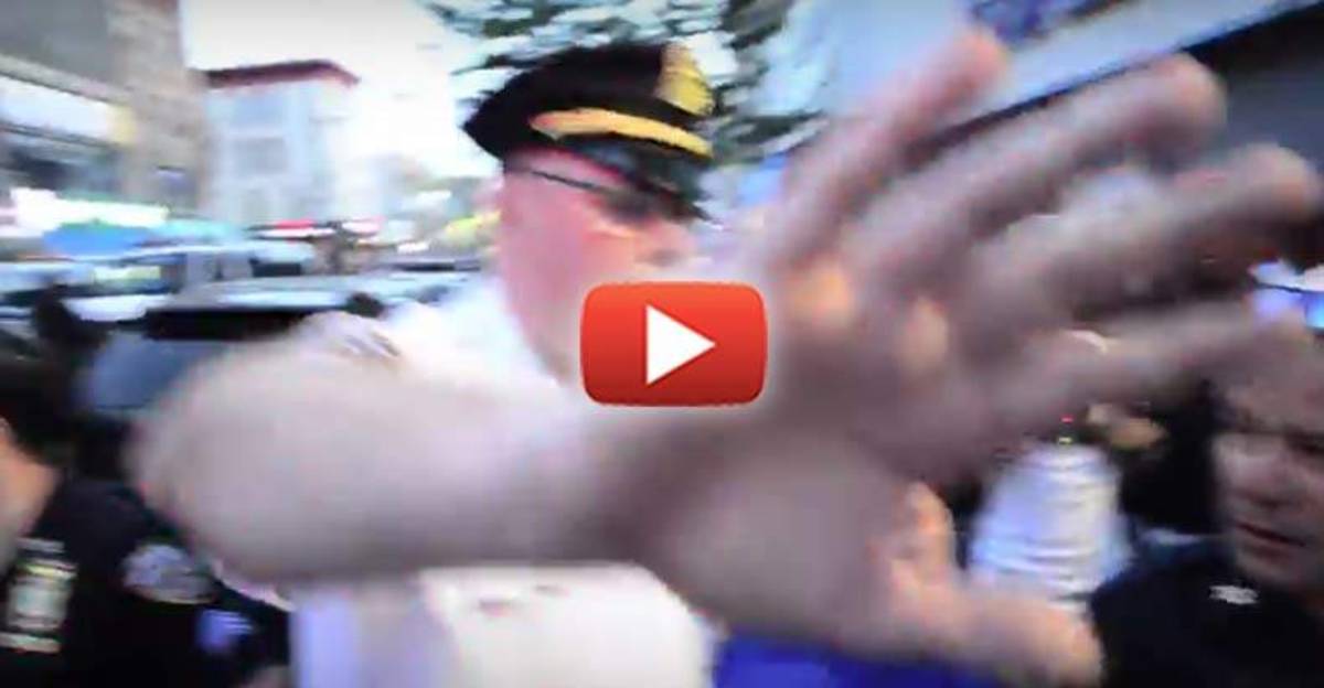 This NYPD Cop Didn't Get the Memo About Filming Being LEGAL -- Now He's ...