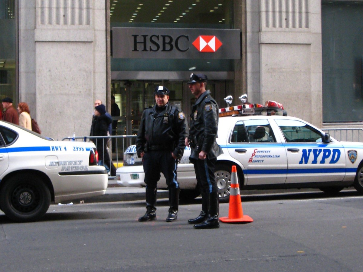 NYPD_cops_in_Manhattan