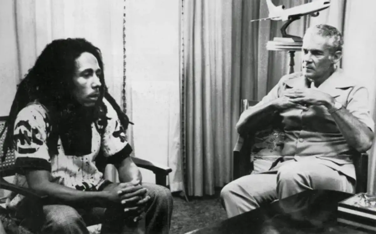 Bob Marley and Michael Manley [Source: todalmusicadenueestrasvidas.blogspot.com]